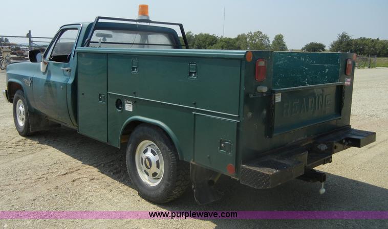image for item D9928 1982 Chevrolet C20 Custom Deluxe utility pickup truck
