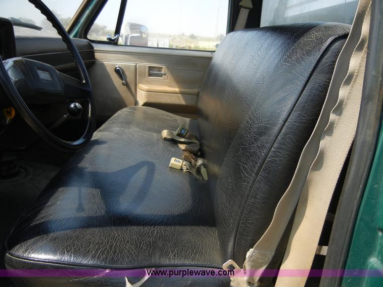 image for item D9928 1982 Chevrolet C20 Custom Deluxe utility pickup truck