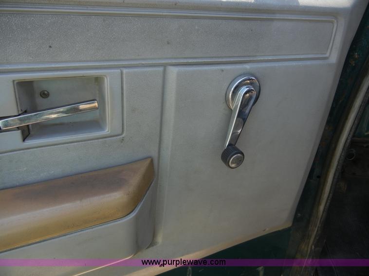 image for item D9928 1982 Chevrolet C20 Custom Deluxe utility pickup truck