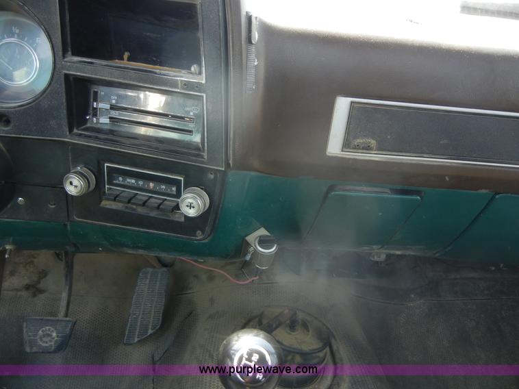 image for item D9928 1982 Chevrolet C20 Custom Deluxe utility pickup truck