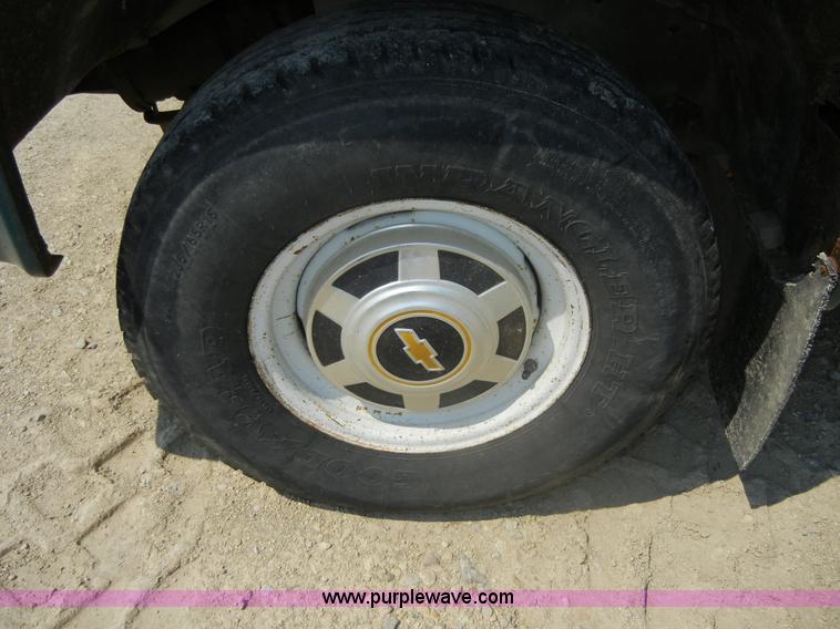 image for item D9928 1982 Chevrolet C20 Custom Deluxe utility pickup truck