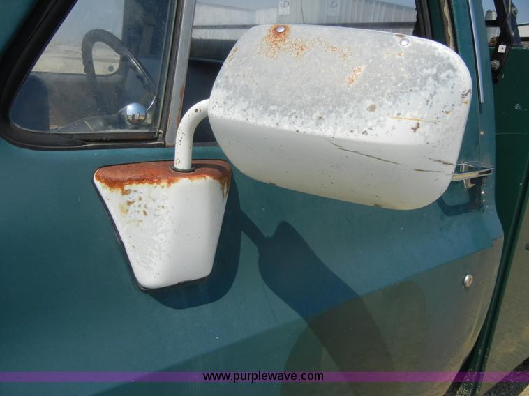 image for item D9928 1982 Chevrolet C20 Custom Deluxe utility pickup truck