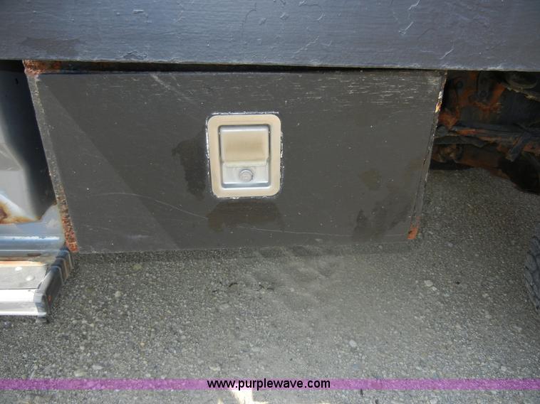 image for item D9929 1990 Ford F350 custom pickup truck