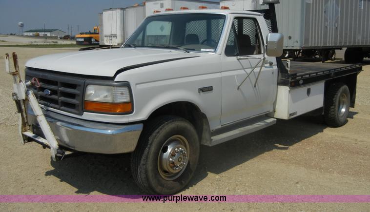 image for item D9930 1993 Ford F450 Super Duty pickup truck