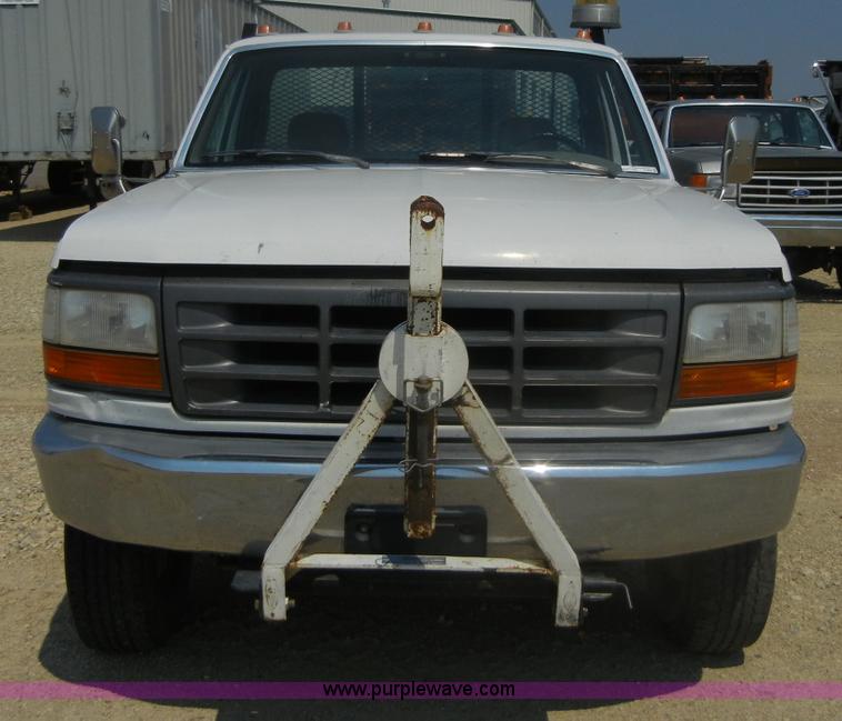 image for item D9930 1993 Ford F450 Super Duty pickup truck