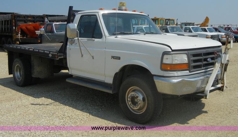 image for item D9930 1993 Ford F450 Super Duty pickup truck