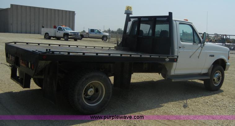 image for item D9930 1993 Ford F450 Super Duty pickup truck