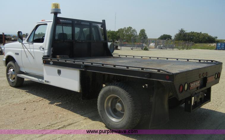 image for item D9930 1993 Ford F450 Super Duty pickup truck