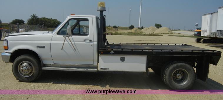 image for item D9930 1993 Ford F450 Super Duty pickup truck