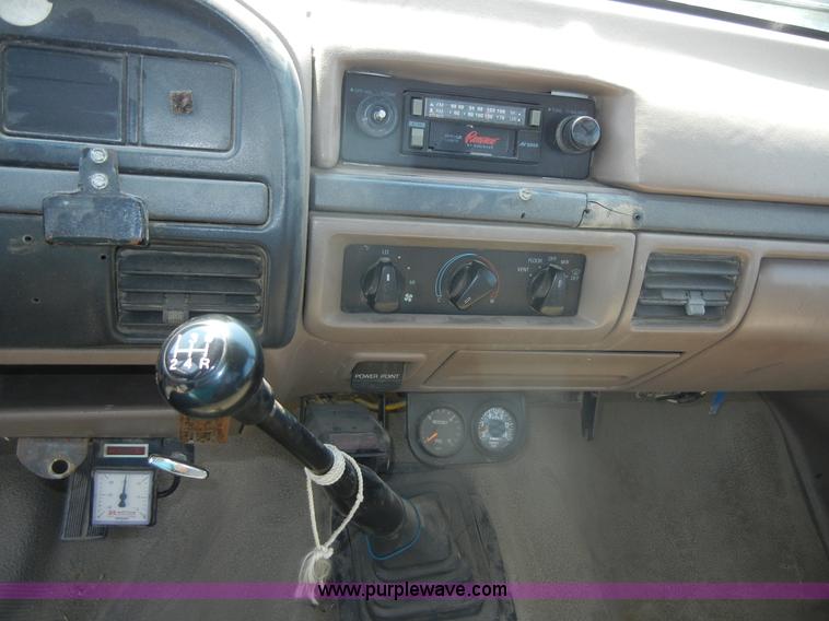 image for item D9930 1993 Ford F450 Super Duty pickup truck