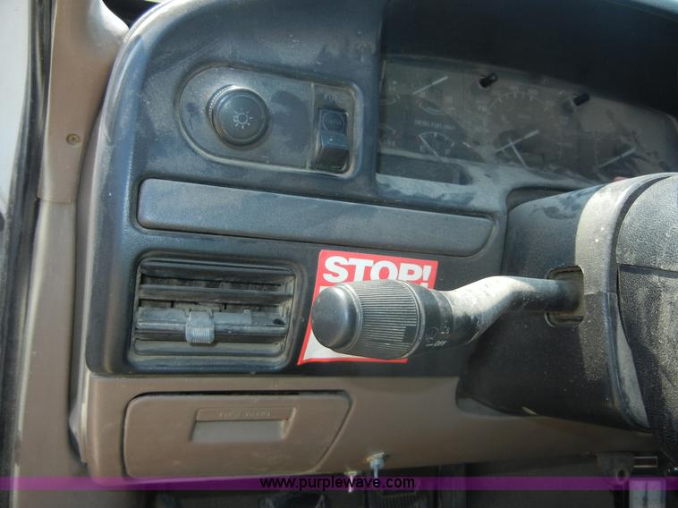 image for item D9930 1993 Ford F450 Super Duty pickup truck