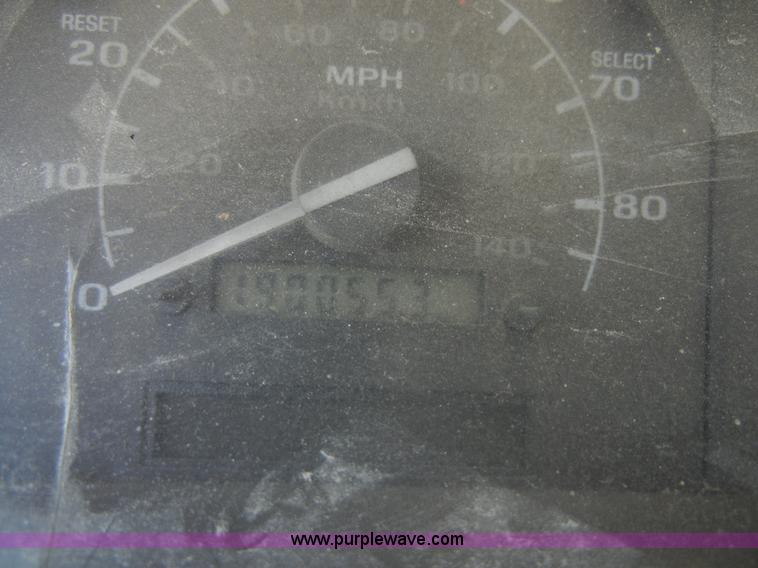 image for item D9930 1993 Ford F450 Super Duty pickup truck