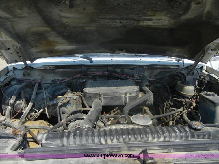 image for item D9930 1993 Ford F450 Super Duty pickup truck