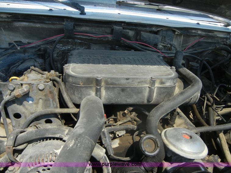 image for item D9930 1993 Ford F450 Super Duty pickup truck