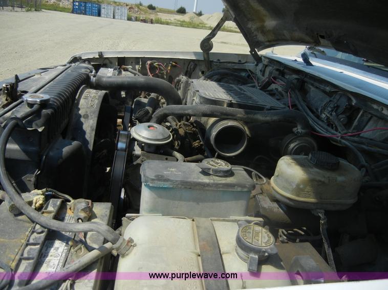 image for item D9930 1993 Ford F450 Super Duty pickup truck