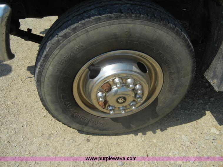 image for item D9930 1993 Ford F450 Super Duty pickup truck