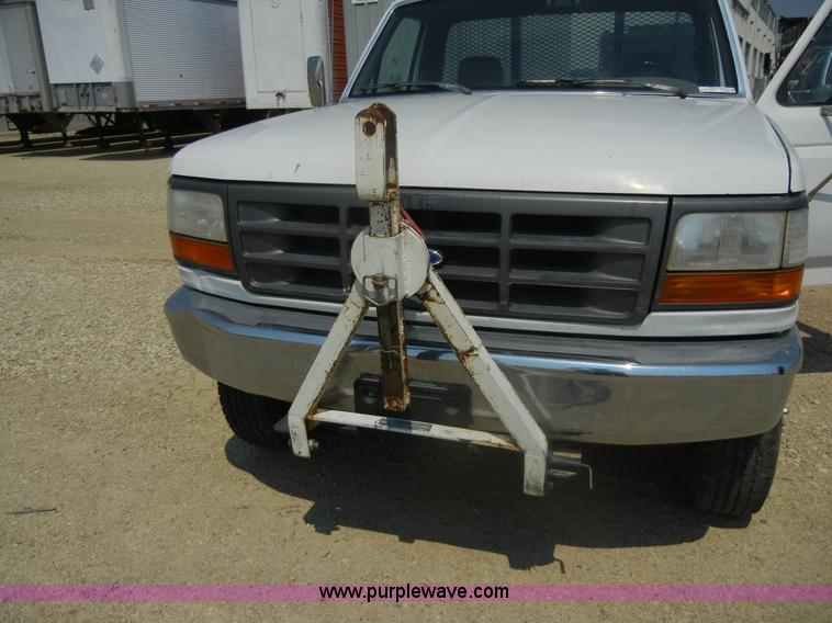 image for item D9930 1993 Ford F450 Super Duty pickup truck