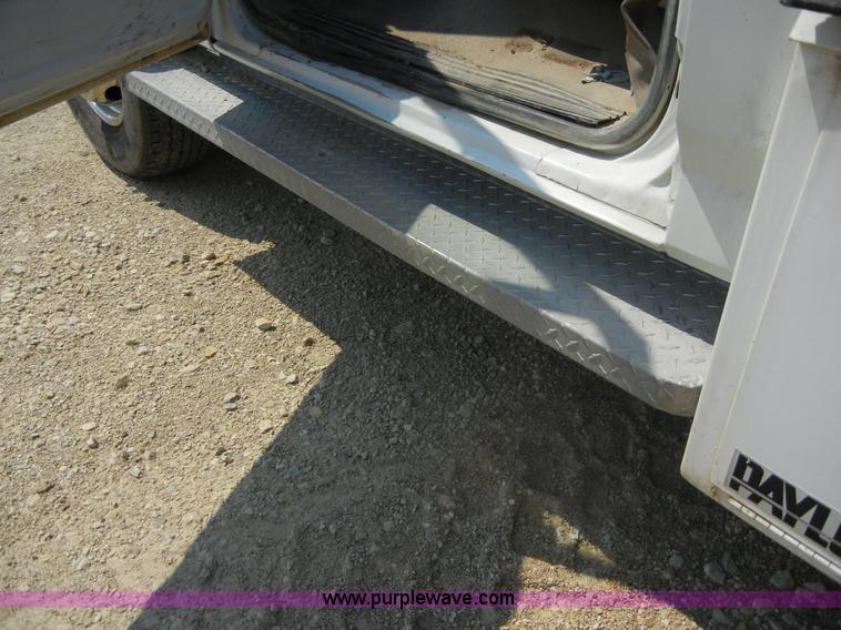 image for item D9930 1993 Ford F450 Super Duty pickup truck