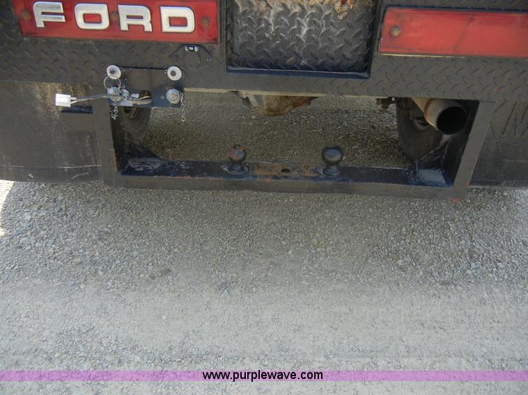 image for item D9930 1993 Ford F450 Super Duty pickup truck