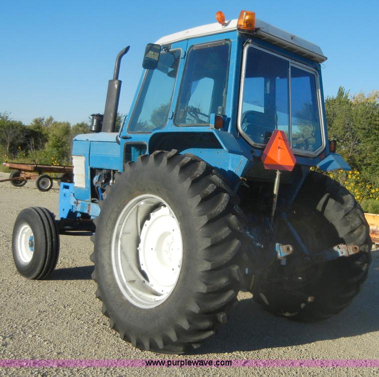 image for item D9952 1981 Ford 7700 tractor