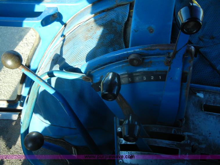 image for item D9952 1981 Ford 7700 tractor