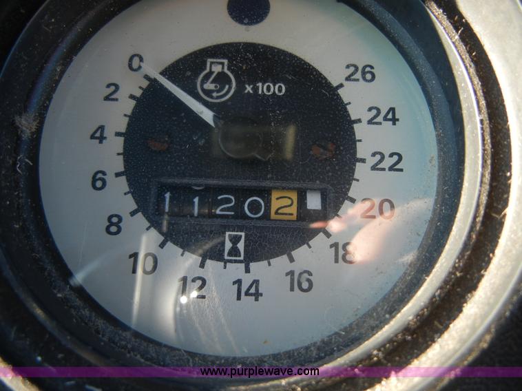 image for item D9952 1981 Ford 7700 tractor