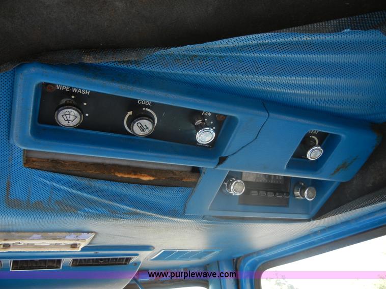 image for item D9952 1981 Ford 7700 tractor