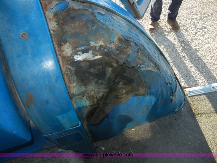 image for item D9952 1981 Ford 7700 tractor