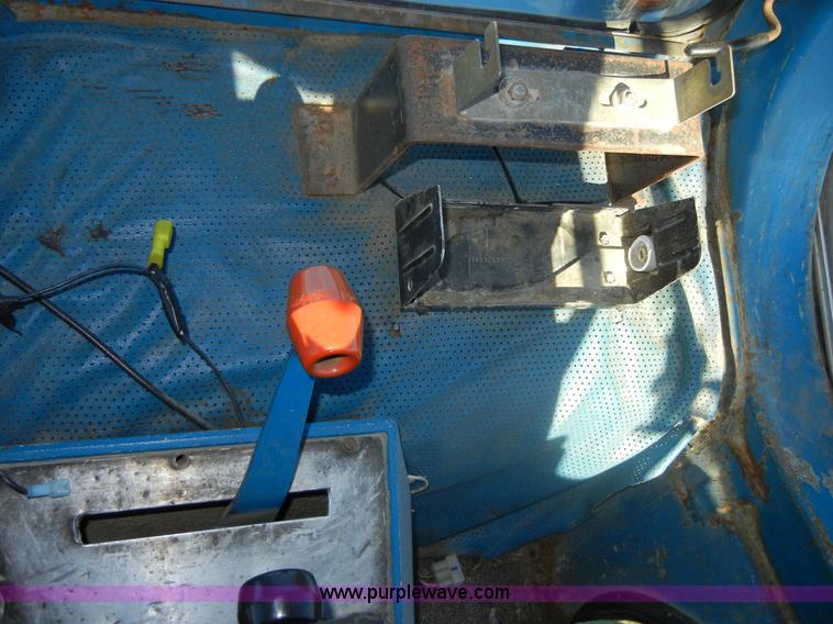 image for item D9952 1981 Ford 7700 tractor