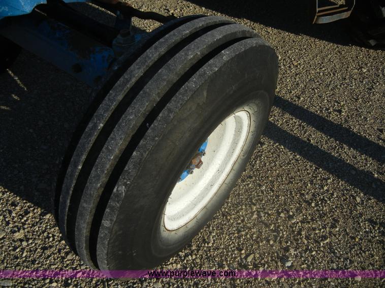 image for item D9952 1981 Ford 7700 tractor