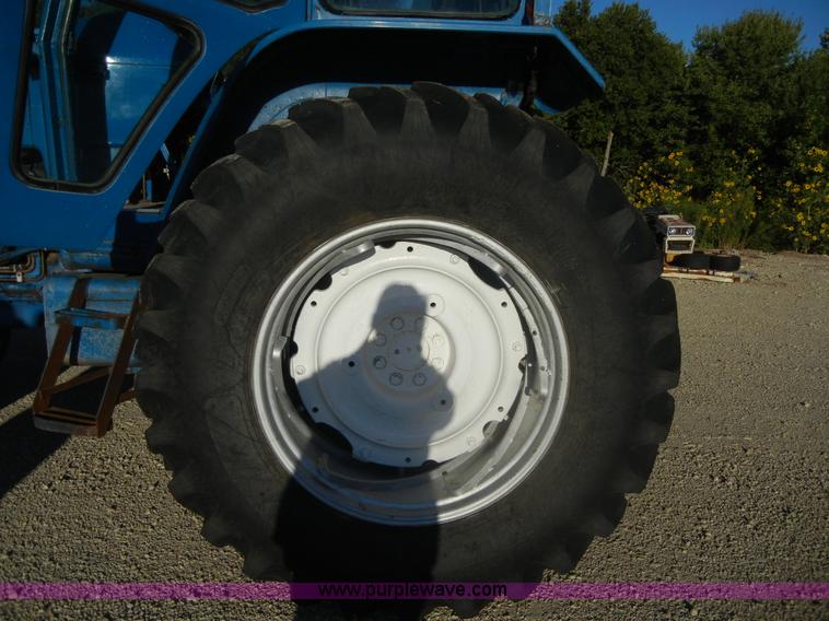 image for item D9952 1981 Ford 7700 tractor