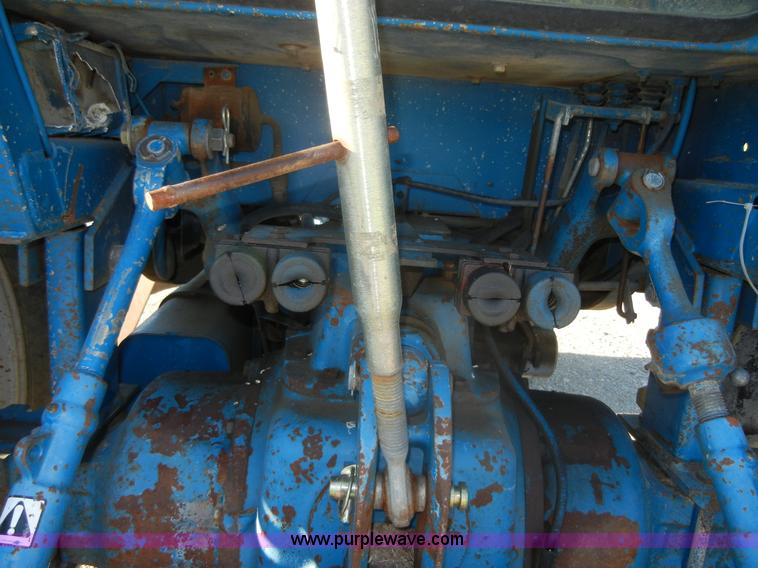 image for item D9952 1981 Ford 7700 tractor