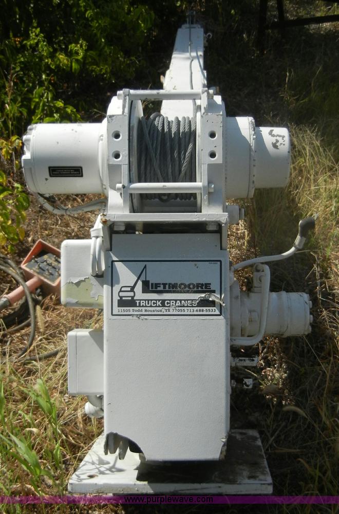 image for item F9257 Lift Moore 3200 truck crane