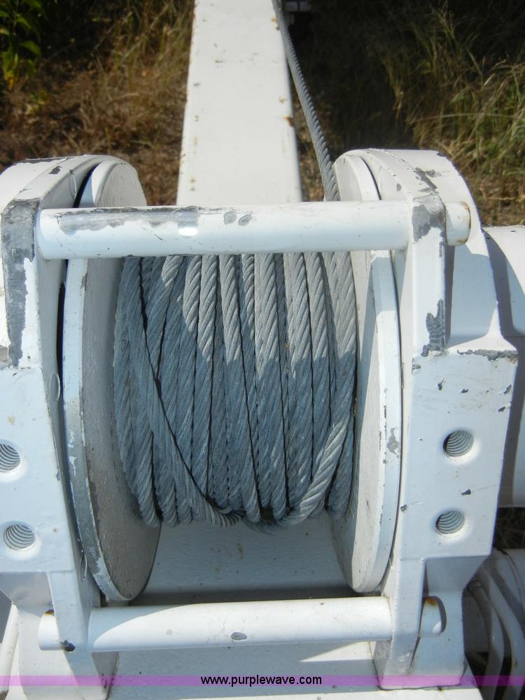 image for item F9257 Lift Moore 3200 truck crane