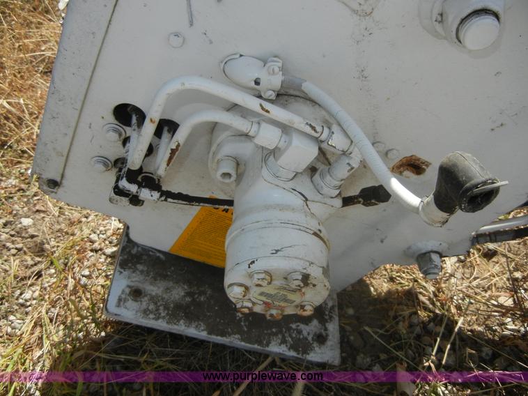 image for item F9257 Lift Moore 3200 truck crane