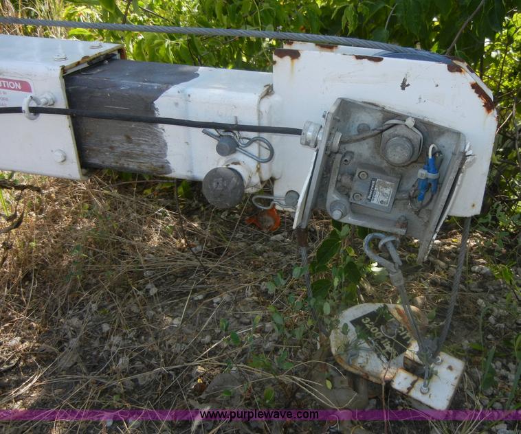 image for item F9257 Lift Moore 3200 truck crane