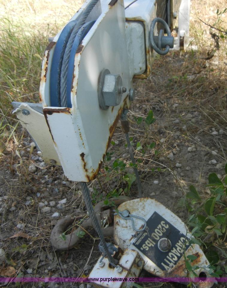 image for item F9257 Lift Moore 3200 truck crane