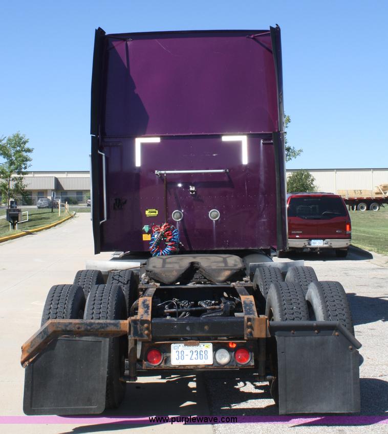 image for item A2291 2000 International 9400i Eagle semi truck