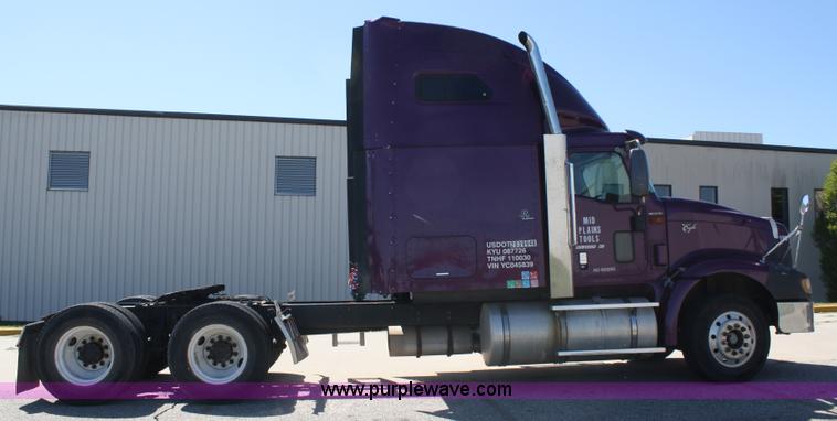 image for item A2291 2000 International 9400i Eagle semi truck