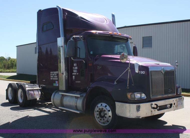 image for item A2291 2000 International 9400i Eagle semi truck