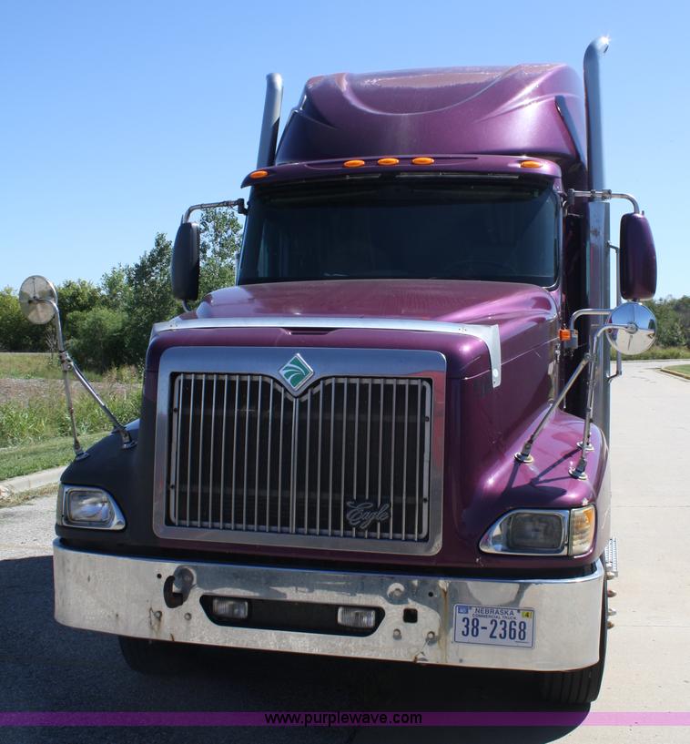 image for item A2291 2000 International 9400i Eagle semi truck