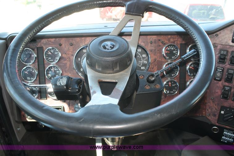 image for item A2291 2000 International 9400i Eagle semi truck