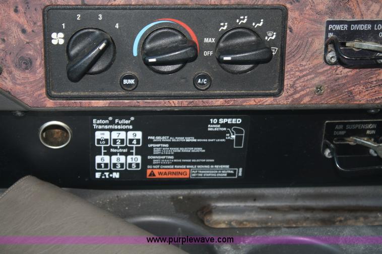 image for item A2291 2000 International 9400i Eagle semi truck