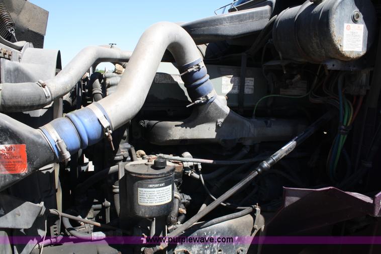 image for item A2291 2000 International 9400i Eagle semi truck