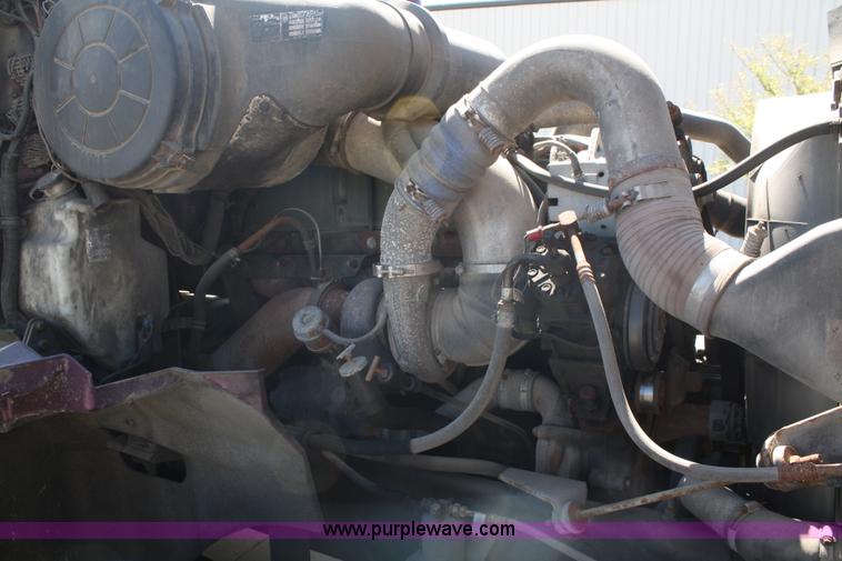 image for item A2291 2000 International 9400i Eagle semi truck