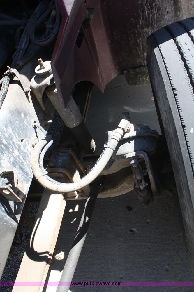 image for item A2291 2000 International 9400i Eagle semi truck