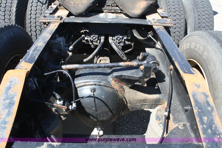 image for item A2291 2000 International 9400i Eagle semi truck