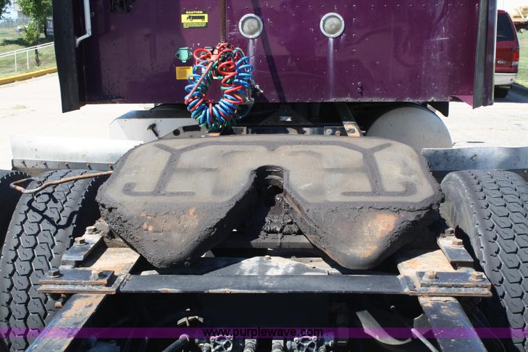 image for item A2291 2000 International 9400i Eagle semi truck