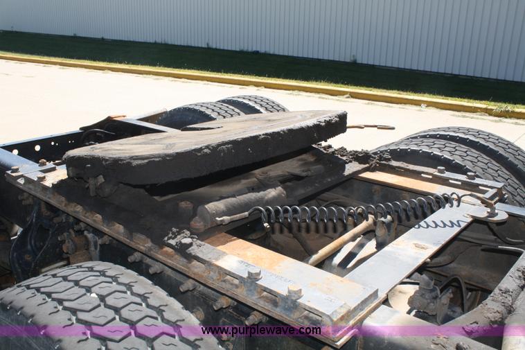 image for item A2291 2000 International 9400i Eagle semi truck