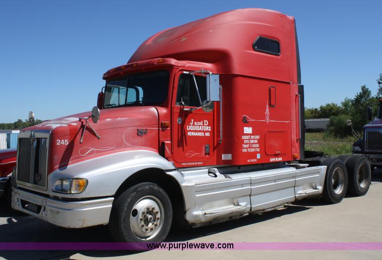 image for item A2292 2000 International 9200 Eagle semi truck